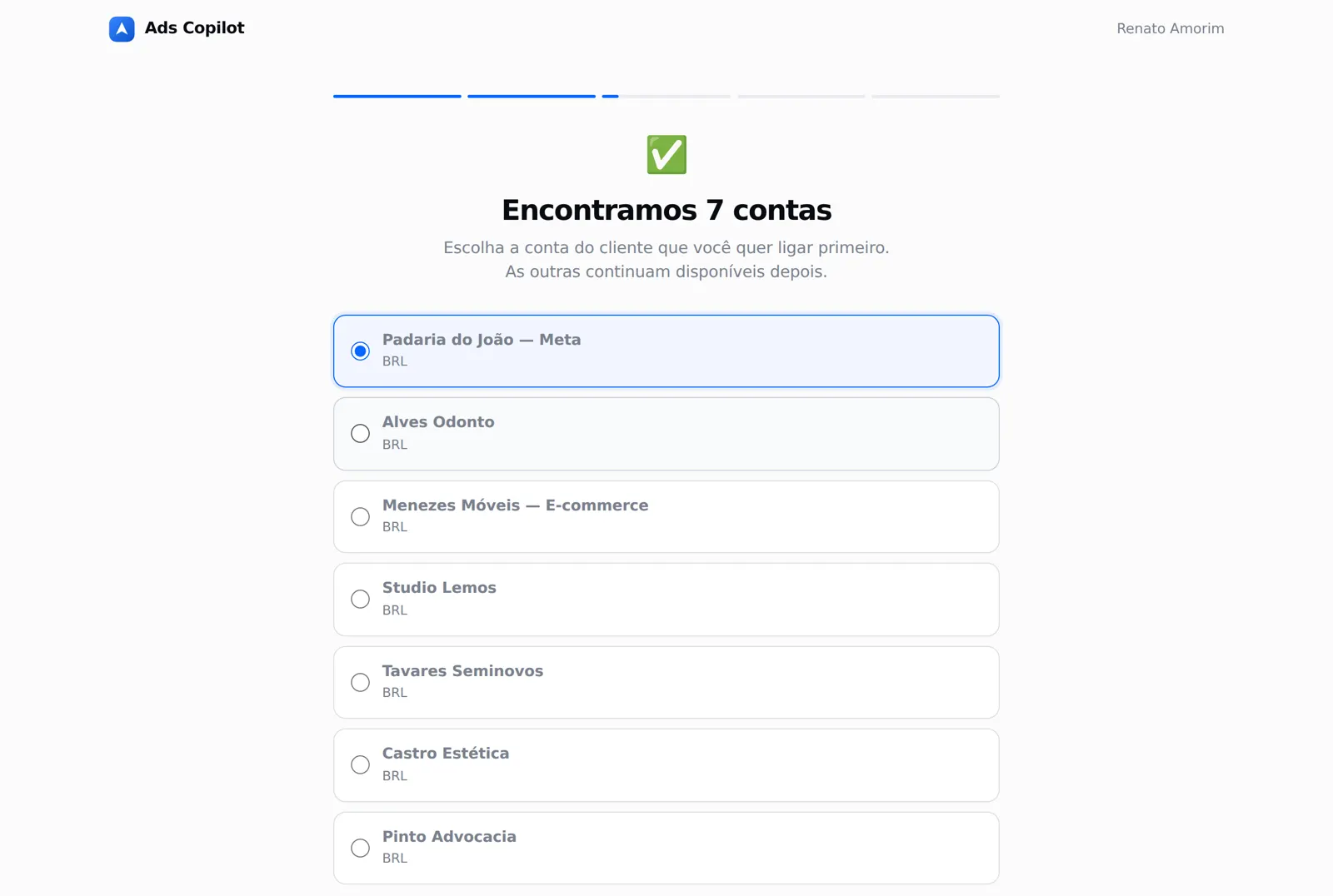 Ativação do Ads Copilot listando as contas de anúncio encontradas na Meta